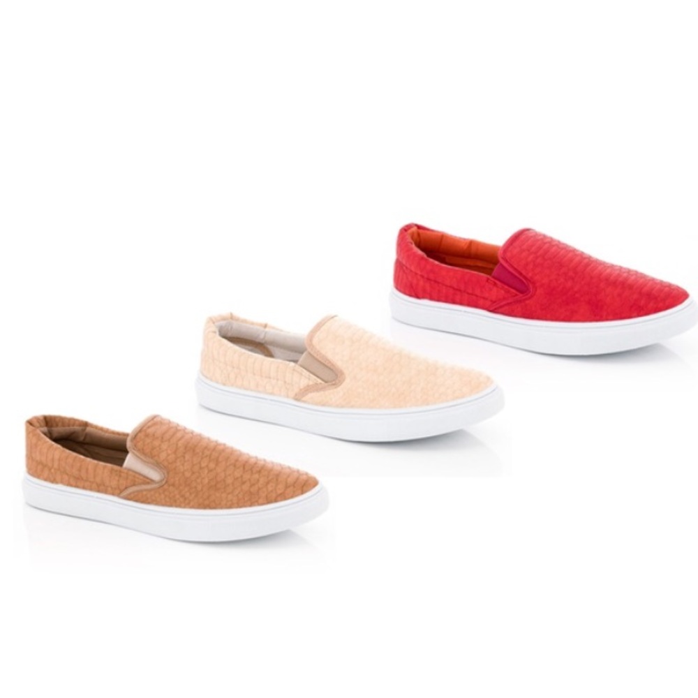 $15 ⚜️ Leather slip on ⚜️ Faux snake skin leather